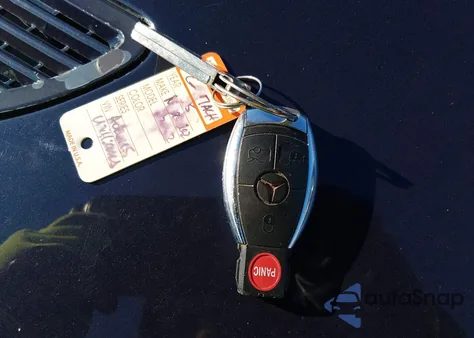 2008 Mercedes-Benz R 350 4Matic z USA, uszkodzony, nr VIN 4JGCB65E48A082959